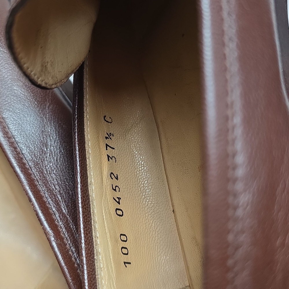 Gucci Unisex Dark Brown Leather Loafers with Gold Accent - Picture 4 of 11